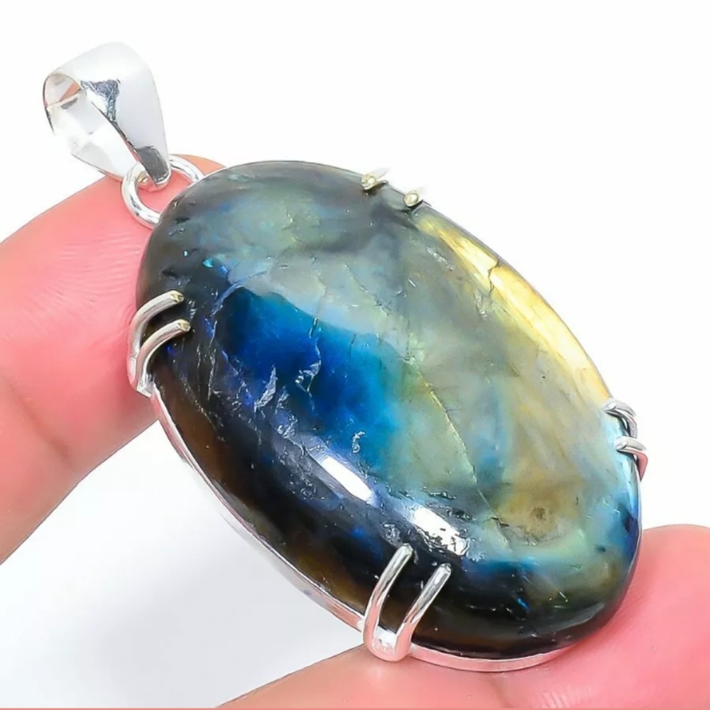 FINAL PRICE DROP! Labradorite Pendant